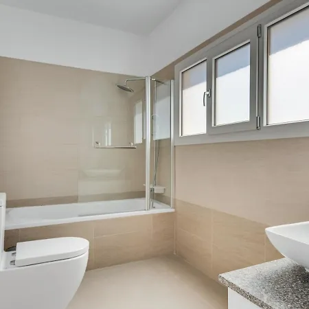 Sanders Sun - 3-bdr Apt With Shared Pool