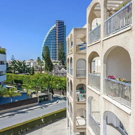 Sanders Sun - 3-bdr Apt With Shared Pool شقة