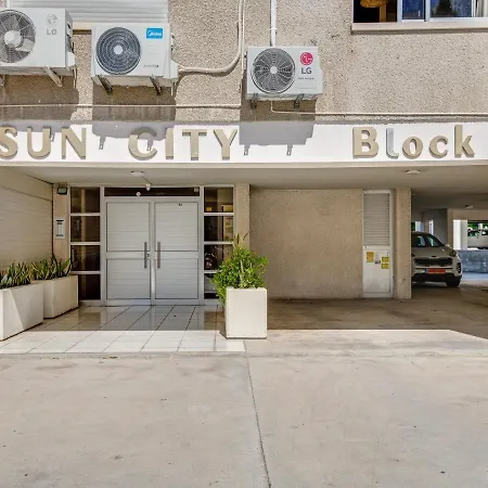 Sanders Sun - 3-bdr Apt With Shared Pool شقة *